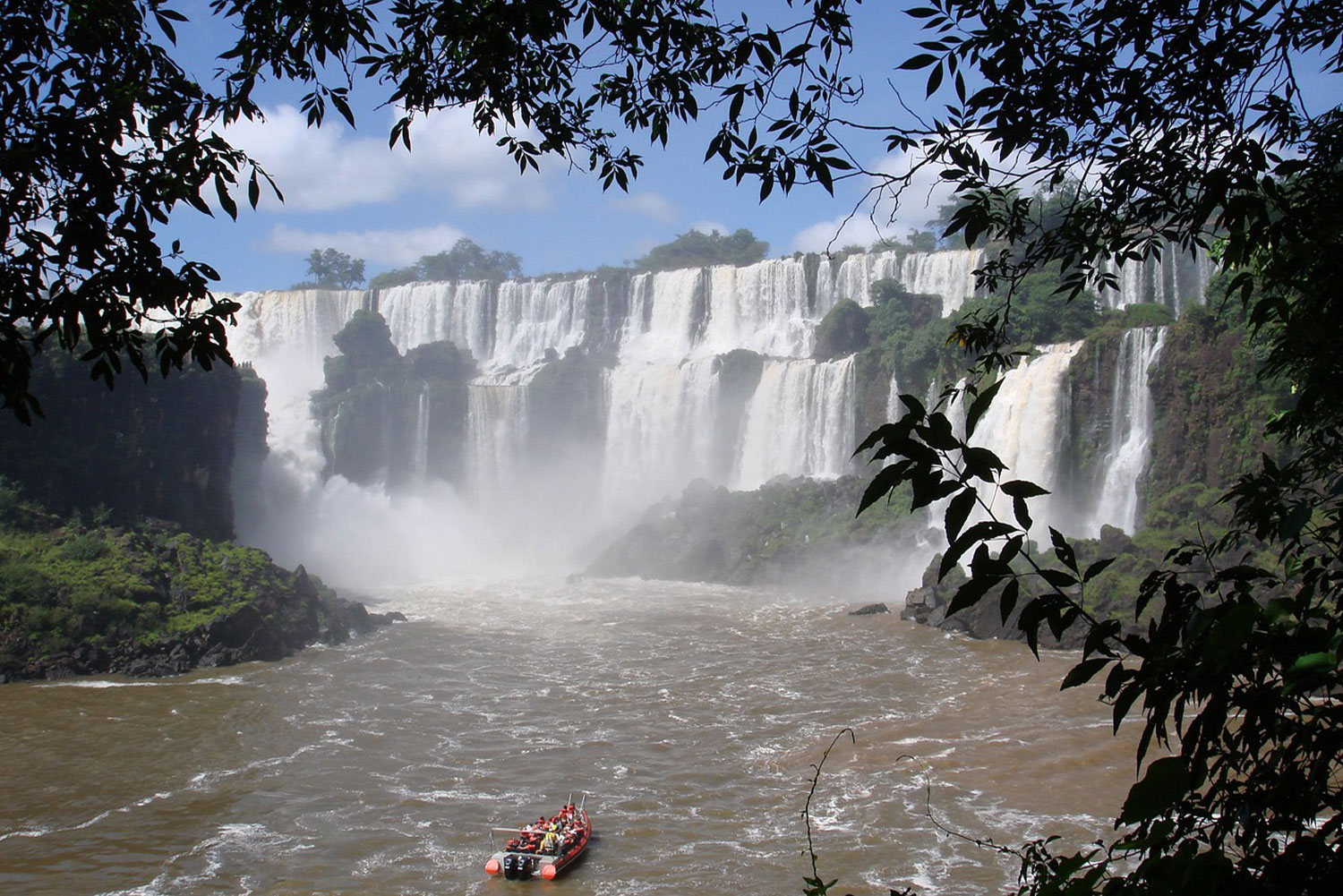 Visitors embarking on the Great Adventure Tour. Photo by falco on Pixabay.